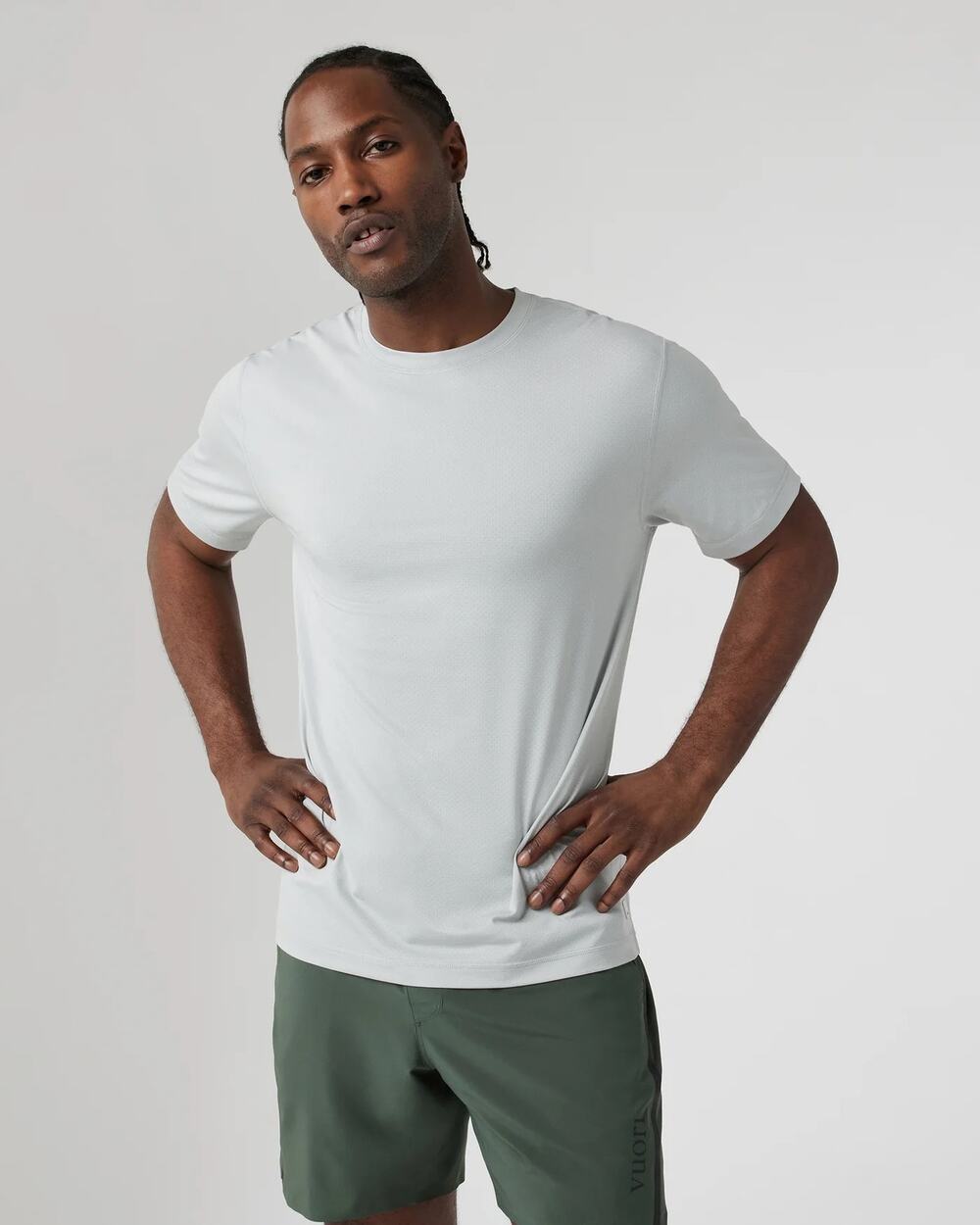 Vuori Tradewind Performance Tee 2.0 Men’s XL Sky Gray Heather